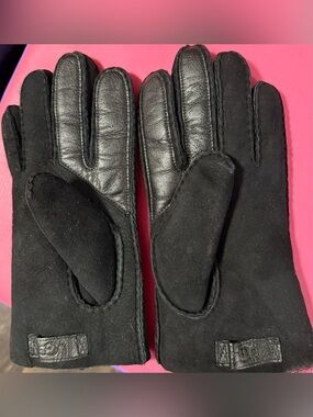 UGG Men's Contrast Sheepskin Black Gloves